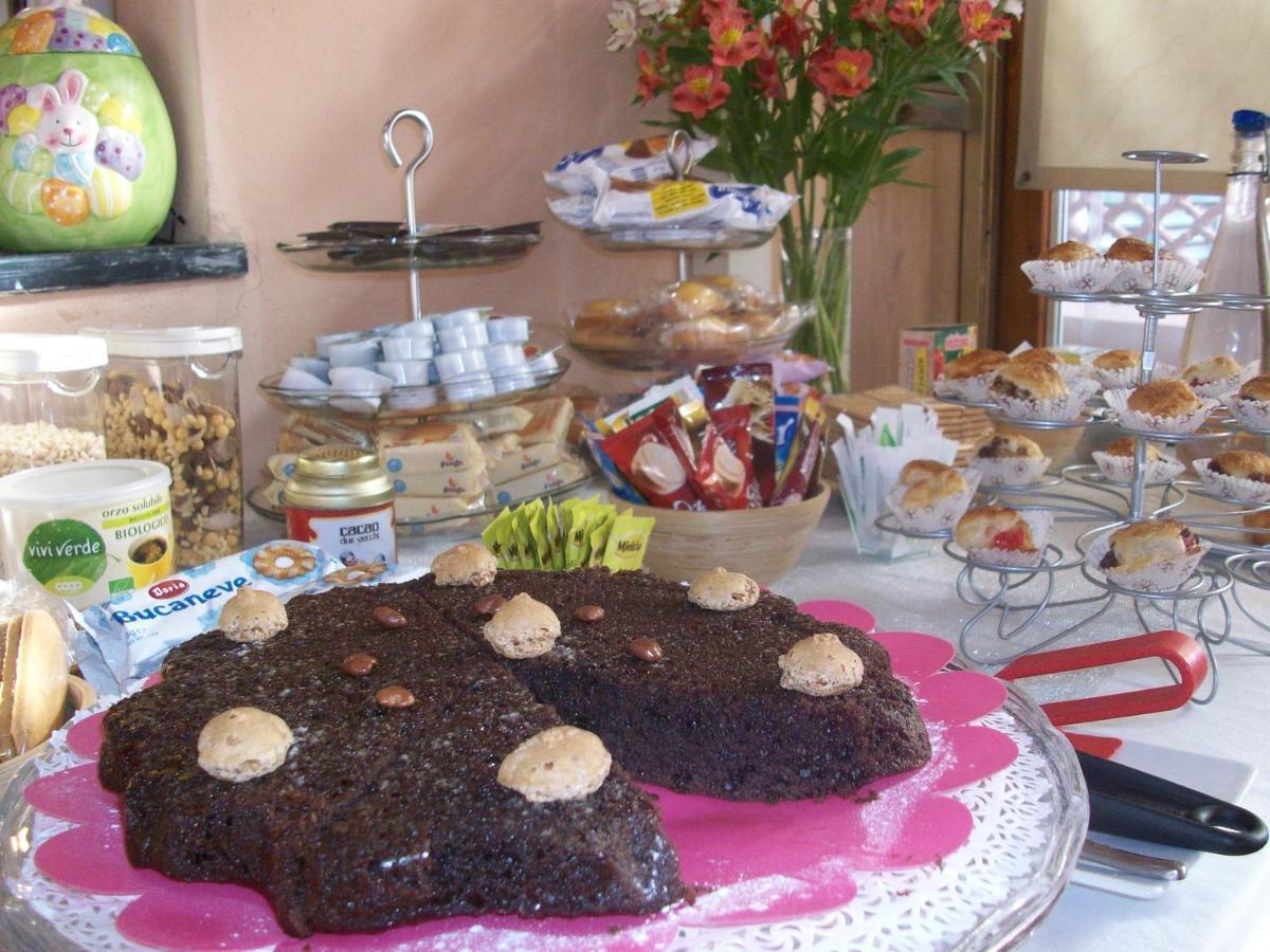 Ghiro Ghiotto Bed and Breakfast Pietra Ligure Εξωτερικό φωτογραφία
