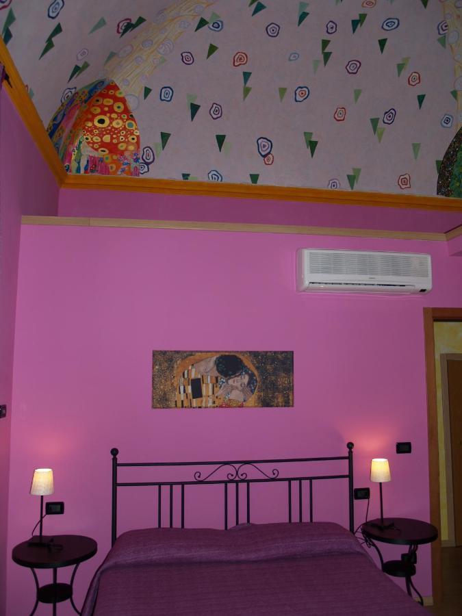 Ghiro Ghiotto Bed and Breakfast Pietra Ligure Εξωτερικό φωτογραφία