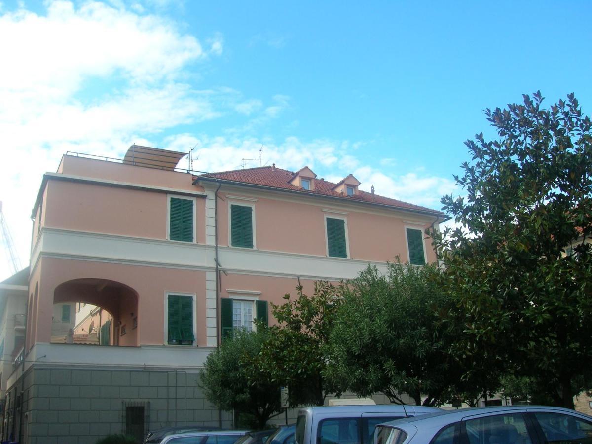 Ghiro Ghiotto Bed and Breakfast Pietra Ligure Εξωτερικό φωτογραφία
